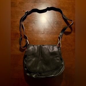 HOBO Leather Crossbody/Shoulder Bag – Black – Flap Closure – Everyday Classic